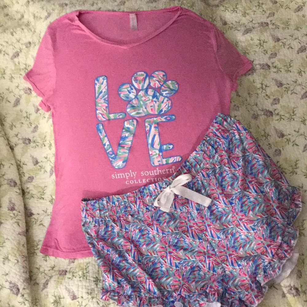 Simply Southern Pajama Set -Shorts/Tee Paw Print “Love” super soft! Lg-Excellent